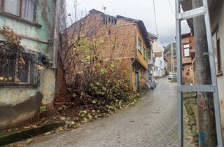 Gemlik Belediyesi'nden metruk bina temizliği